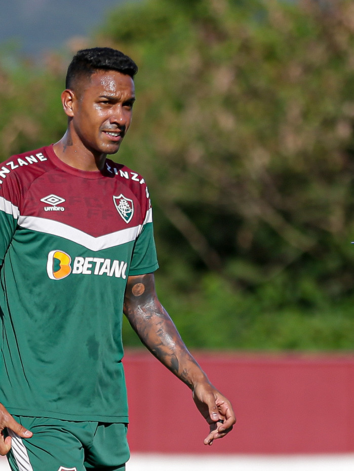 Antônio Carlos treina no CT Carlos Castilho