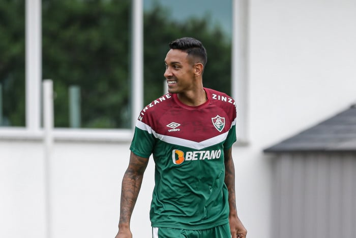 Zagueiro Antônio Carlos tem mais uma chance de provar seu valor