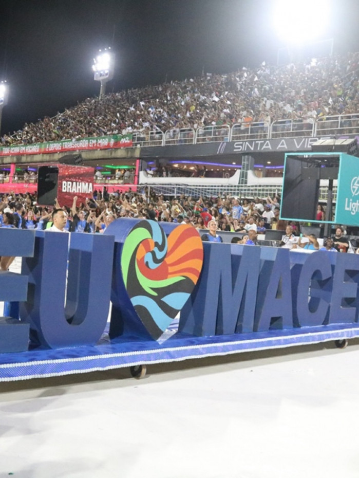 Escola de respeito! Brilho da comunidade e show da bateria são destaques em ensaio vibrante da Beija-Flor na Sapucaí
