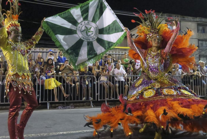 Estrada Intendente Magalhães é um exemplo de tradição para celebrar o Carnaval de rua