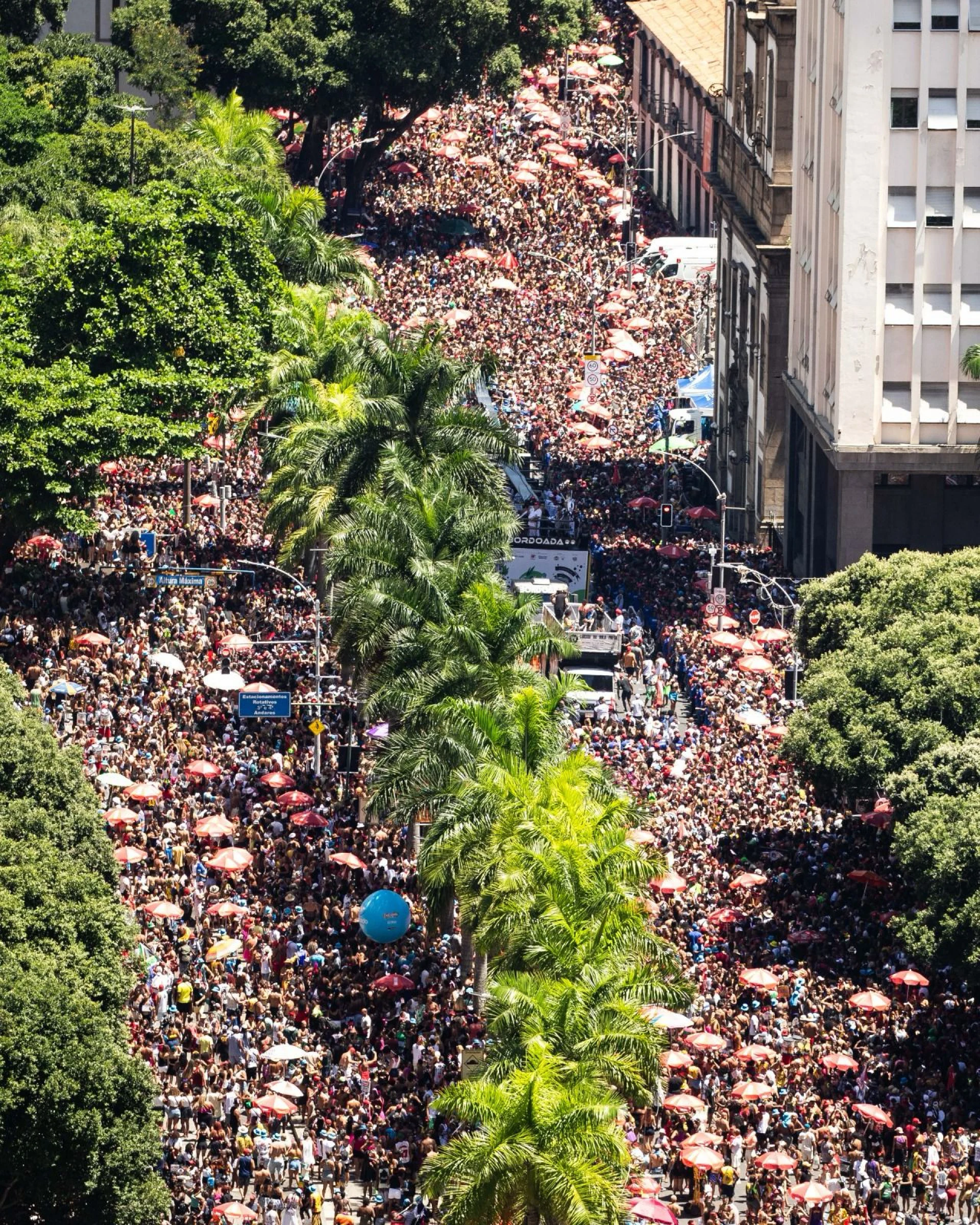 Cordão da Bola Preta desfila no Centro do Rio no Carnaval de 2024
