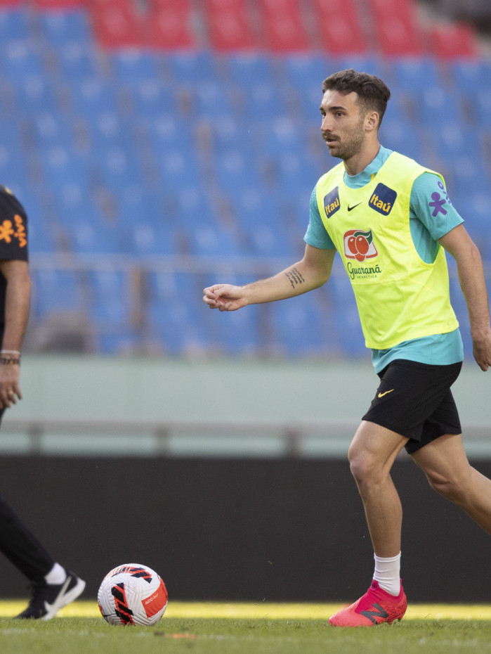 Treino da Seleção Brasileira no Estádio Seoul World Cup. Léo Ortiz e Tite