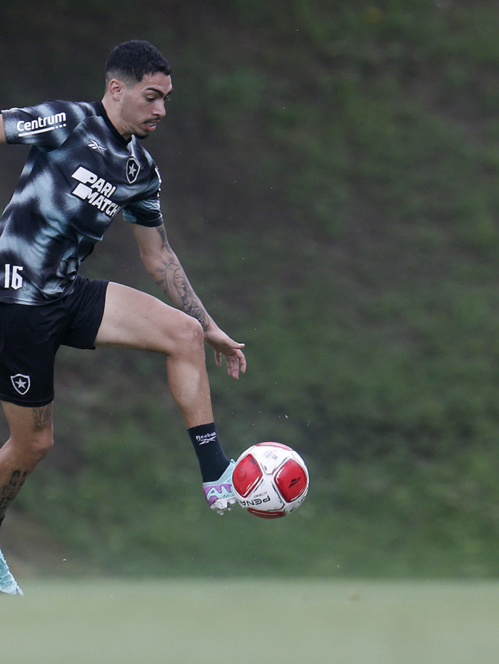 Hugo. Treino do Botafogo, Esoaco Lonier. 02 de Fevereiro de 2023, Rio de Janeiro, RJ, Brasil. Foto: Vitor Silva/Botafogo.
Imagem protegida pela Lei do Direito Autoral Nº 9.610, DE 19 DE FEVEREIRO DE 1998. Sendo proibido qualquer uso comercial, remunerado e manipulacao/alteracao da obra.