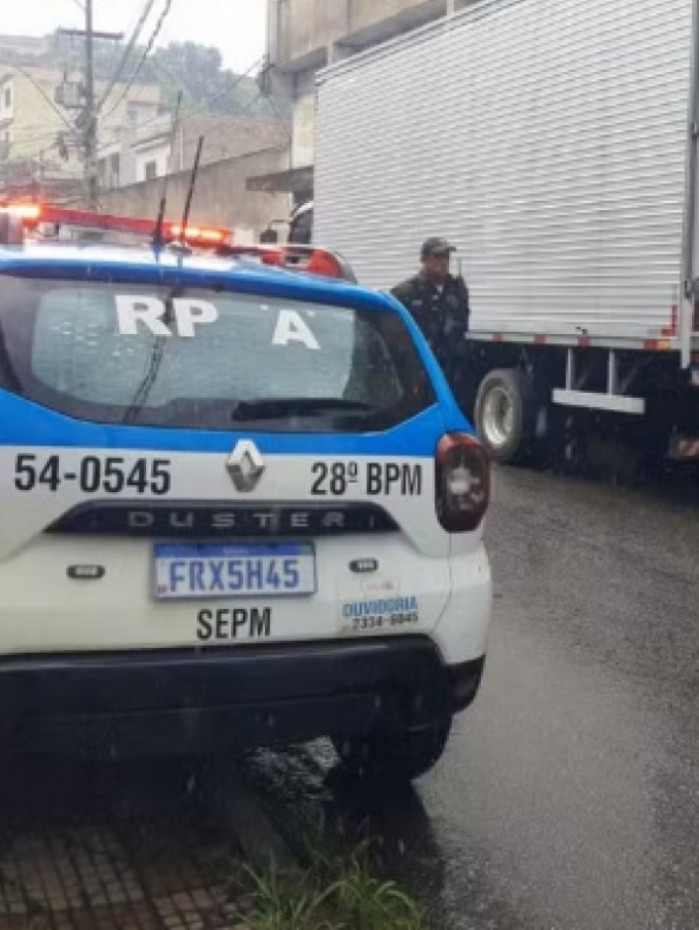 Caminhão foi encontrado vazio na cidade de Volta Redonda