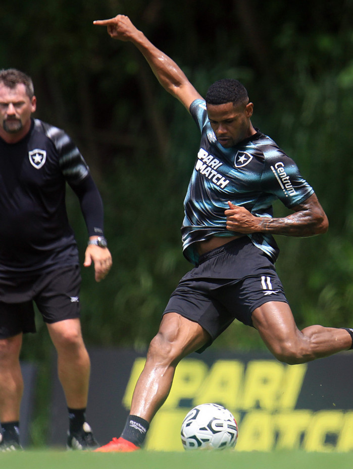 Junior Santos. Treino do Botafogo, Esoaco Lonier. 26 de Fevereiro de 2023, Rio de Janeiro, RJ, Brasil. Foto: Vitor Silva/Botafogo. 
Imagem protegida pela Lei do Direito Autoral Nº 9.610, DE 19 DE FEVEREIRO DE 1998. Sendo proibido qualquer uso comercial, remunerado e manipulacao/alteracao da obra.
