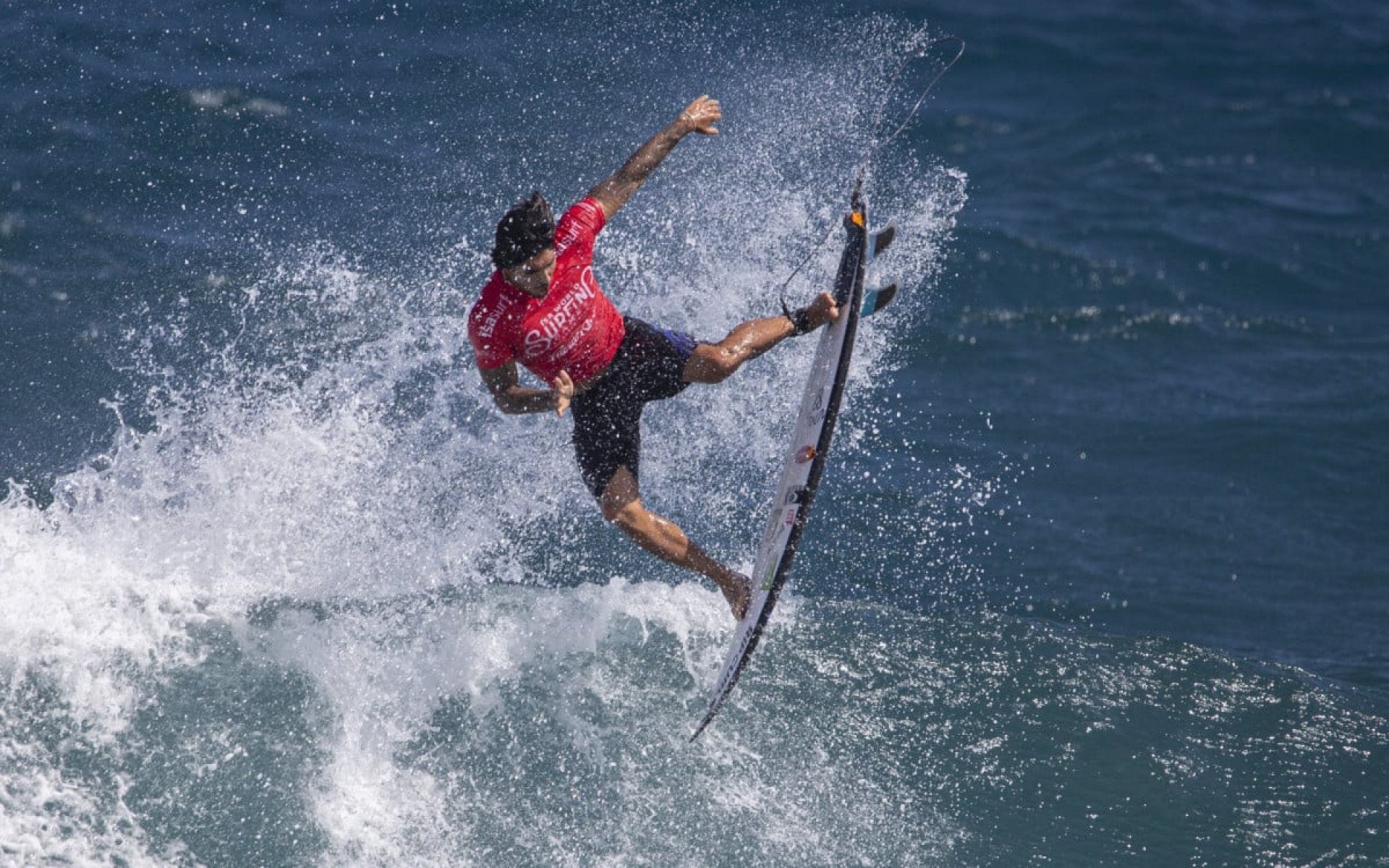 Gabriel Medina supera franceses, vence ISA Games e conquista vaga