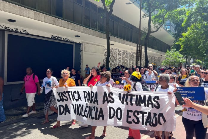 Mobiliza&ccedil;&atilde;o no Centro do Rio de Janeiro pede justi&ccedil;a para v&iacute;timas do Estado