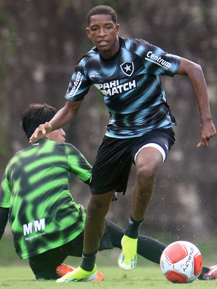 Yarlen, de apenas 18 anos, fez um golaço no jogo de ida e ganhou moral com o técnico e a torcida