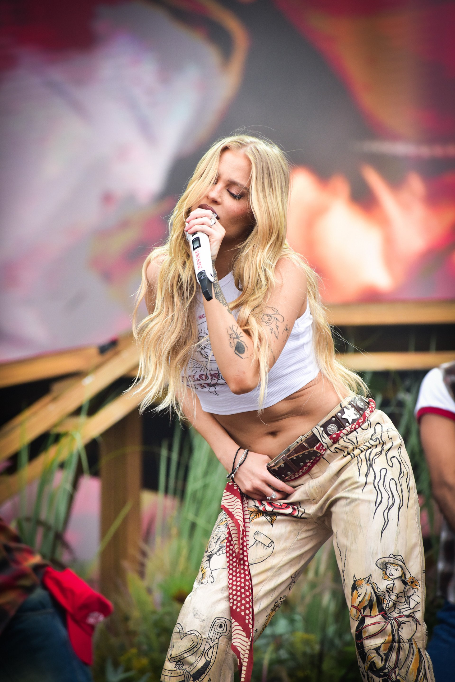 Luisa Sonza durante apresentação no Lollapalooza