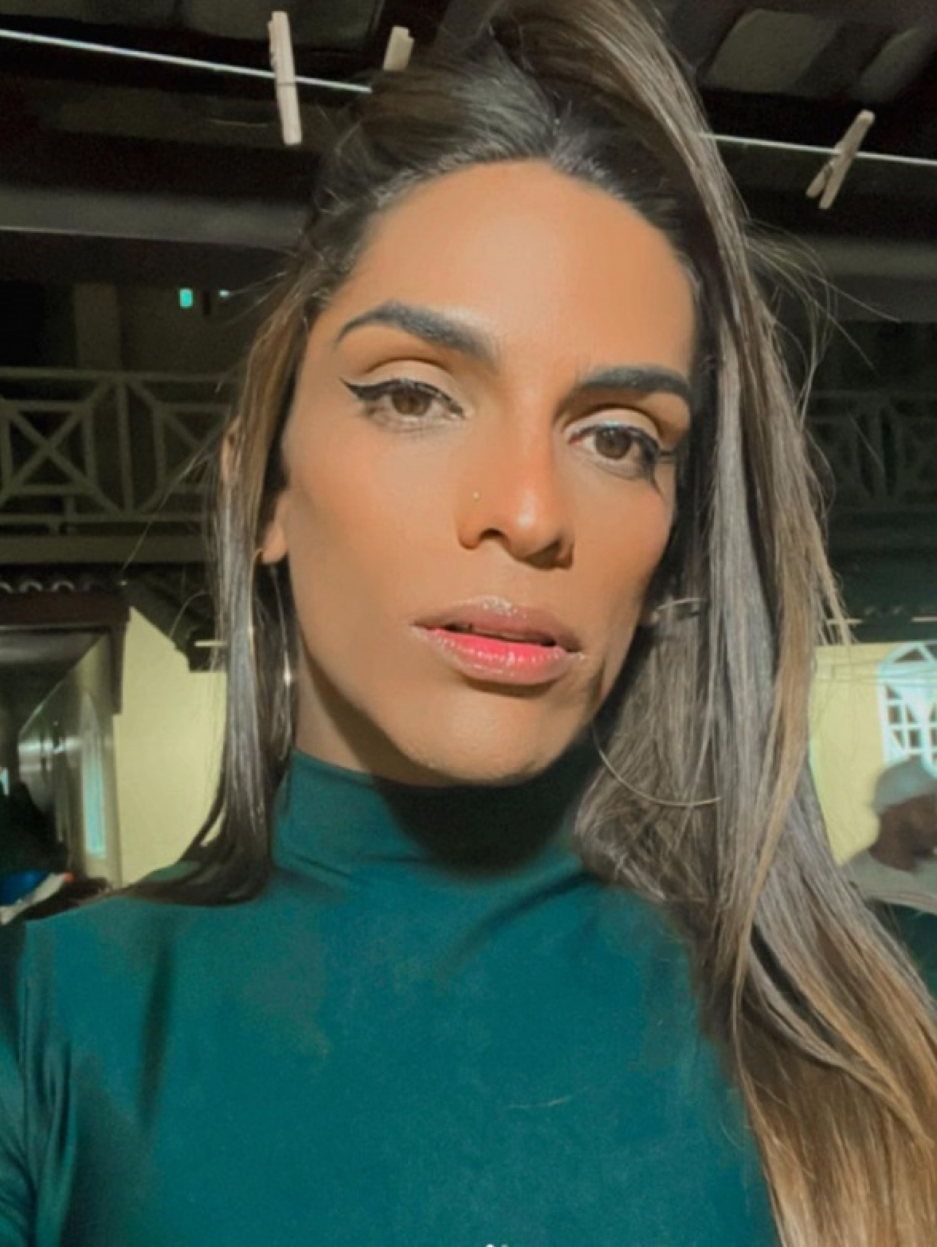 Samara Mapoua foi abordada com cinco pessoas na Avenida Brasil