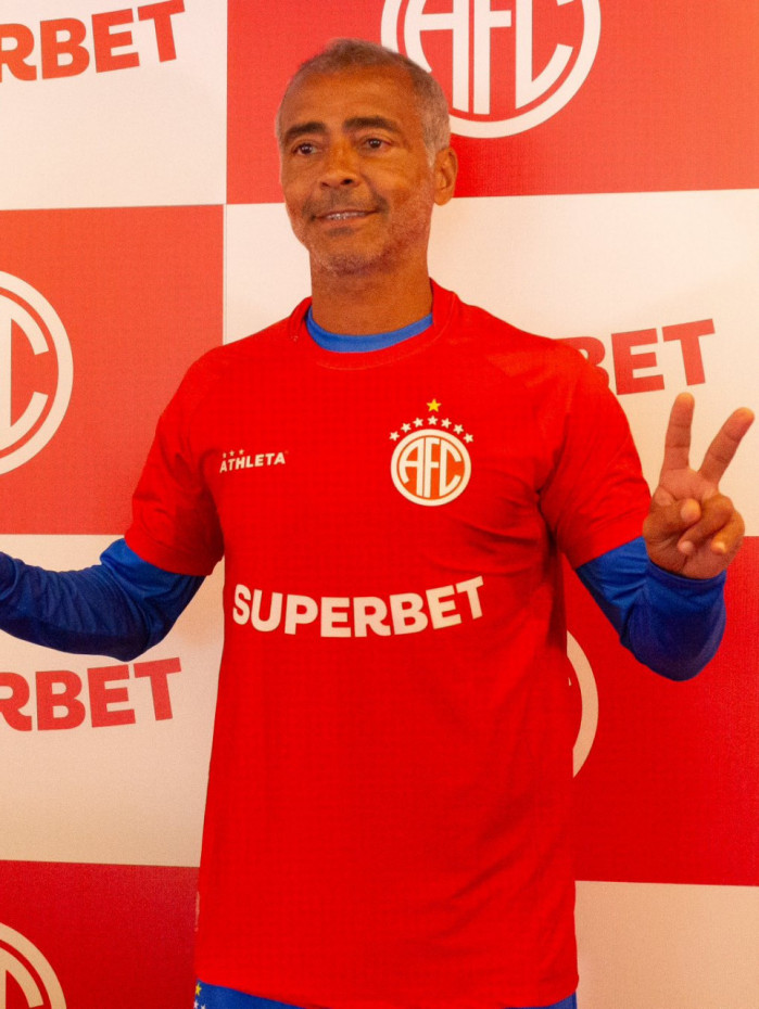 Romario projeta estreia