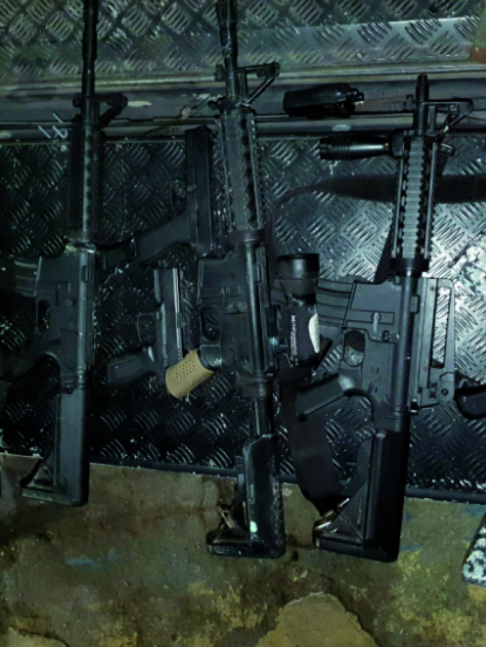 Réplicas de fuzis foram apreendidas pela PM em Parada de Lucas