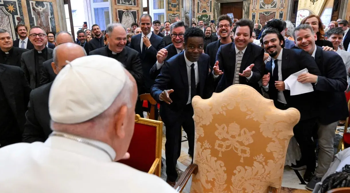 Papa Francisco recebe Fábio Porchat, Chris Rock, entre outros, em encontro com humoristas