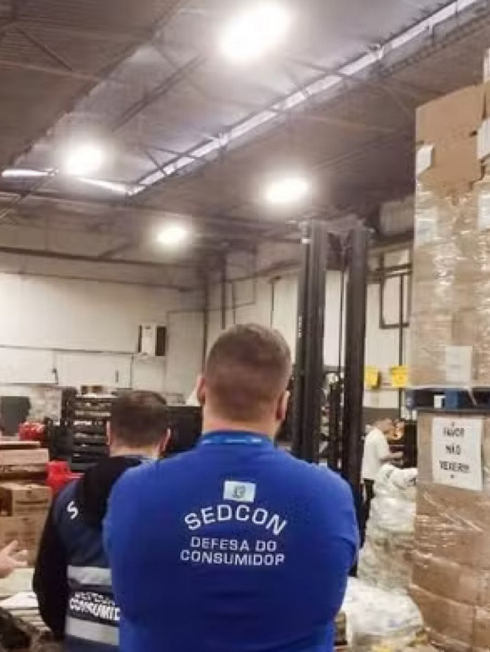 Agentes apreenderam 18 toneladas de Omo pirata em atacadista 