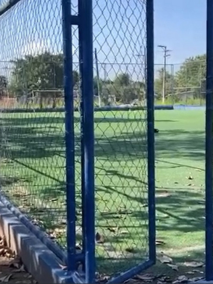 O campo onde Moiseis, que não é professor de educação física, mantinha o projeto de futebol