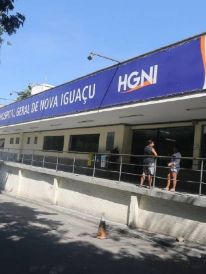 Mulher foi socorrida e levada para o Hospital Geral de Nova Iguaçu