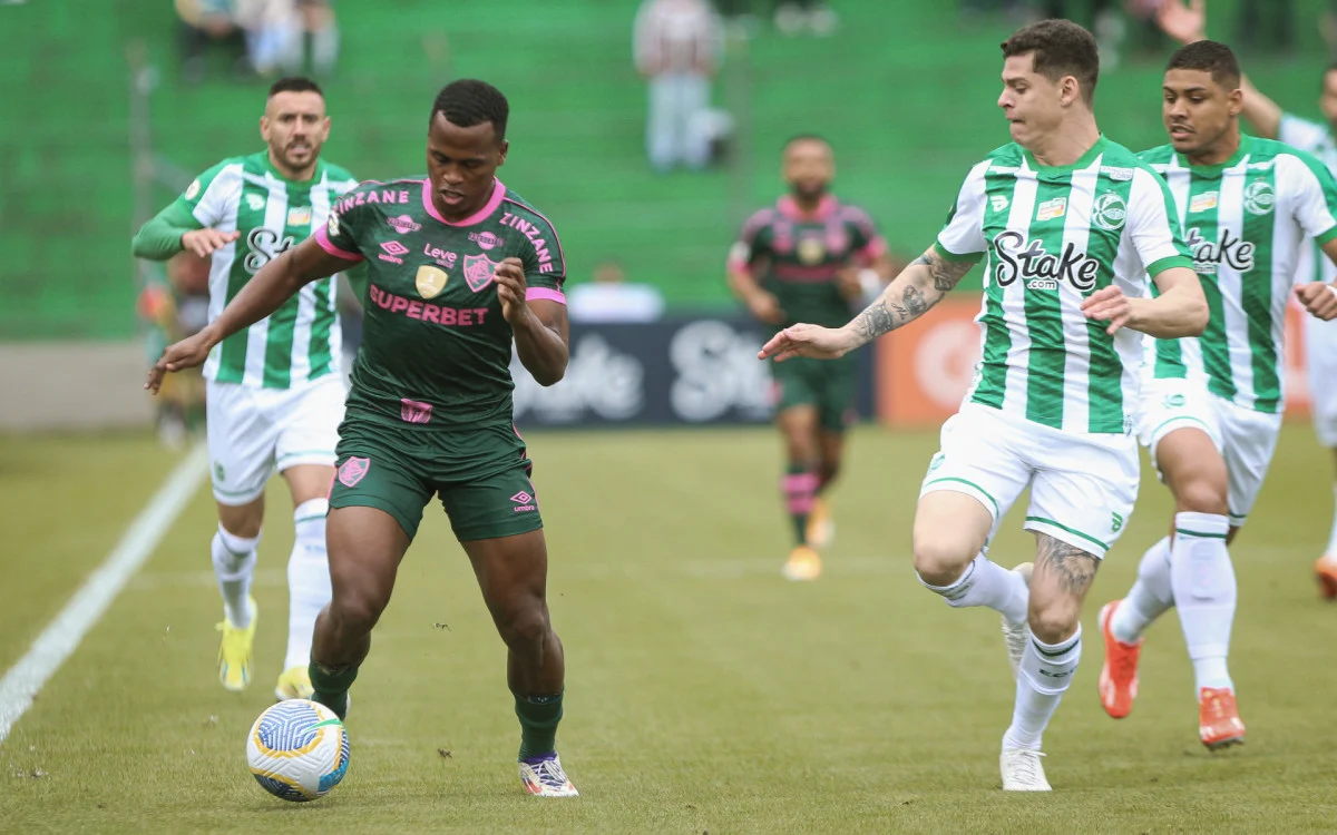 Lance do jogo entre Juventude e Fluminense
