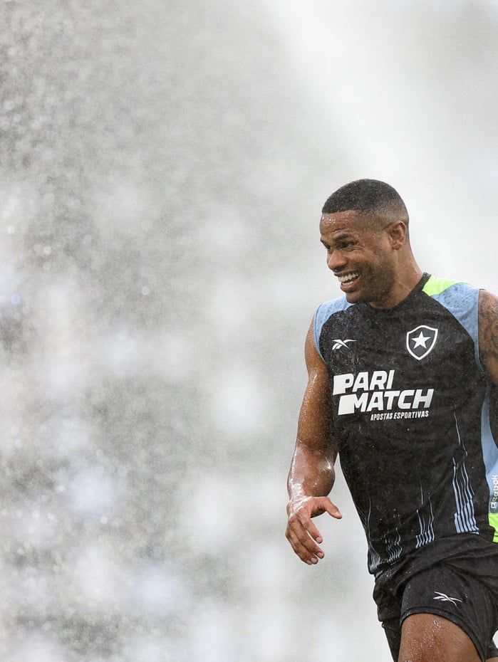 Junior Santos.Treino do Botafogo no Estadio Niltos Santos. 17 de Setembro de 2024, Rio de Janeiro, RJ, Brasil. Foto: Vitor Silva/Botafogo. 
Imagem protegida pela Lei do Direito Autoral Nº 9.610, DE 19 DE FEVEREIRO DE 1998. Sendo proibido qualquer uso comercial, remunerado e manipulacao/alteracao da obra.
