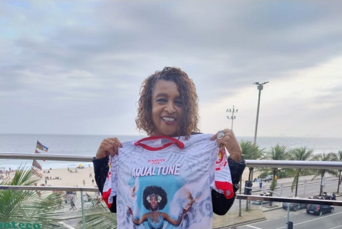 A atriz Elisa Lucinda, no Carnaval 2025 da escola de samba Renascer de Jacarepaguá, representará a guerreira Aqualtune