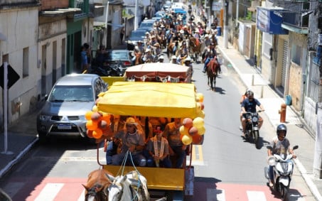 Prefeita participa de cavalgada da Expo com cerca de 600 integrantes