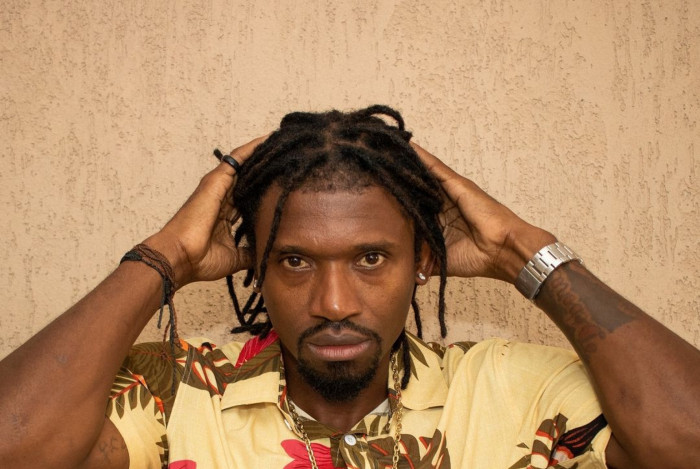 Sagat-B &eacute; um escritor de 46 anos, natural de Queimados, na Baixada Fluminense