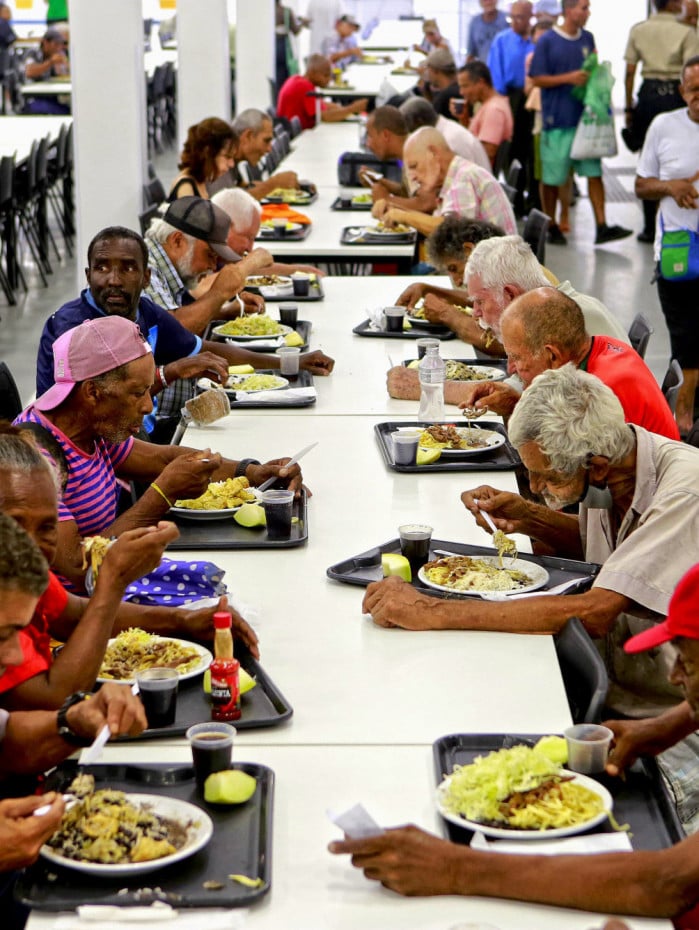 Governo do Estado reabre Restaurante do Povo em Nova Iguaçu