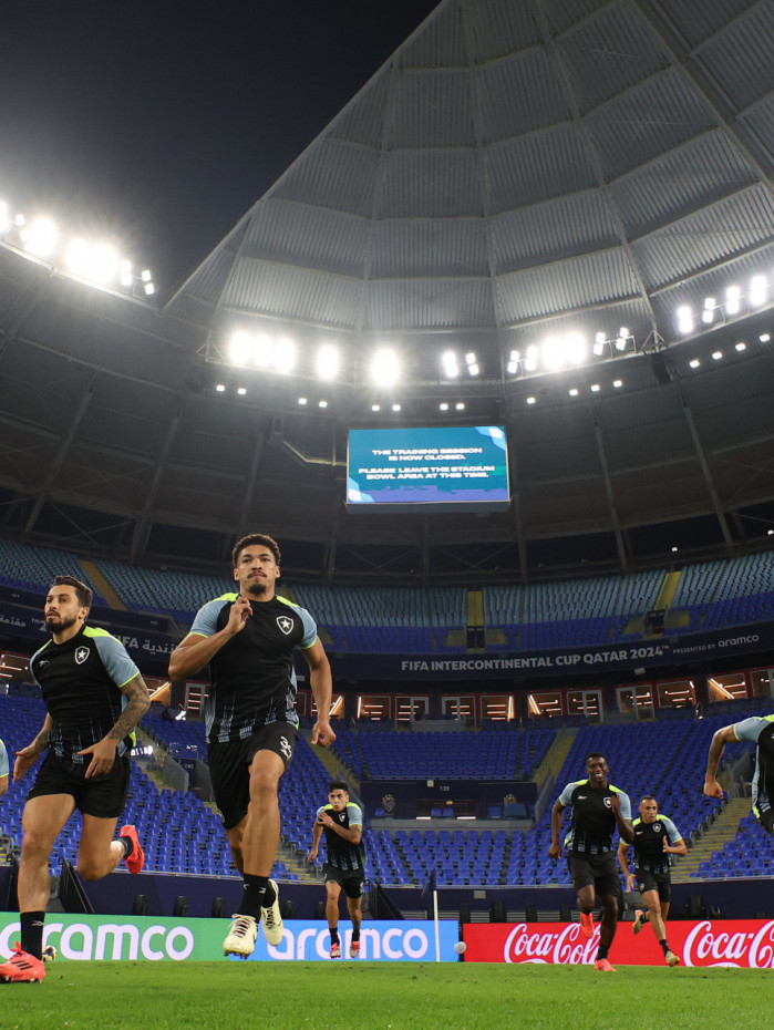  Treino do Botafogo no Estadio 974 Stadium. 10 de Dezembro de 2024, Doha, Qatar. Foto: Vitor Silva/Botafogo. 
Imagem protegida pela Lei do Direito Autoral Nº 9.610, DE 19 DE FEVEREIRO DE 1998. Sendo proibido qualquer uso comercial, remunerado e manipulacao/alteracao da obra.
