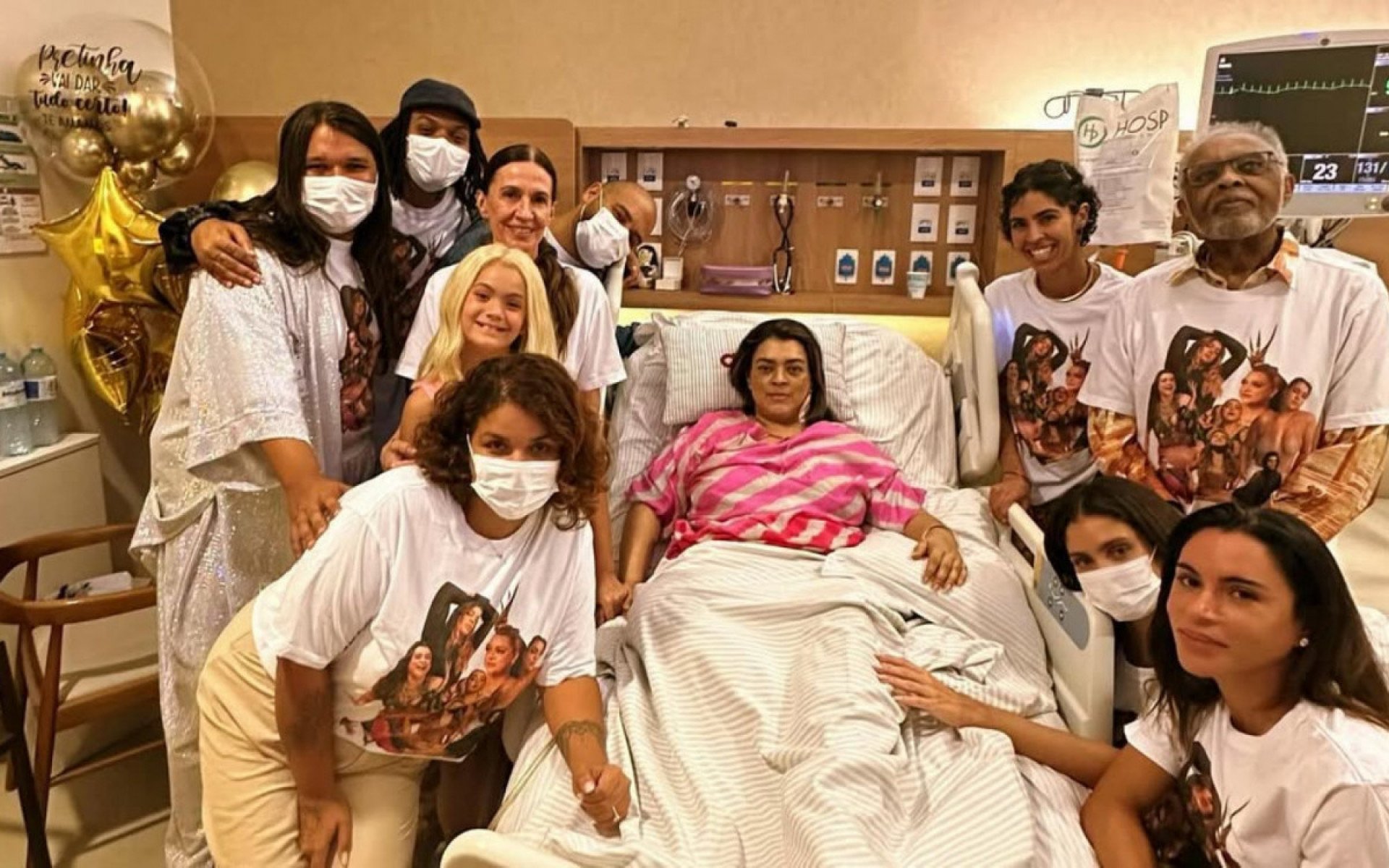 Preta Gil deixa UTI e passa o Ano Novo com familiares e amigos no hospital