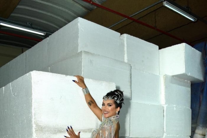 Rosana Ferreira, 38 anos, conhecida por ser a primeira Miss Bumbum do Brasil, venceu o concurso em 2011, quando a principal regra exigia que as participantes tivessem um bumbum 100% natural, sem nenhum procedimento est&eacute;tico. Desde ent&atilde;o, ela mant&eacute;m esse compromisso e aposta em m&eacute;todos alternativos para garantir a sa&uacute;de e a forma dessa regi&atilde;o. 
