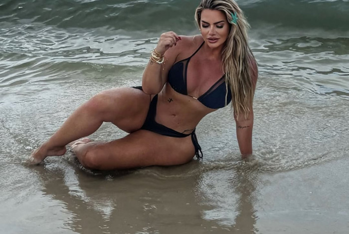 Polly Bernardes, jornalista e influenciadora digital, adora compartilhar sua jornada