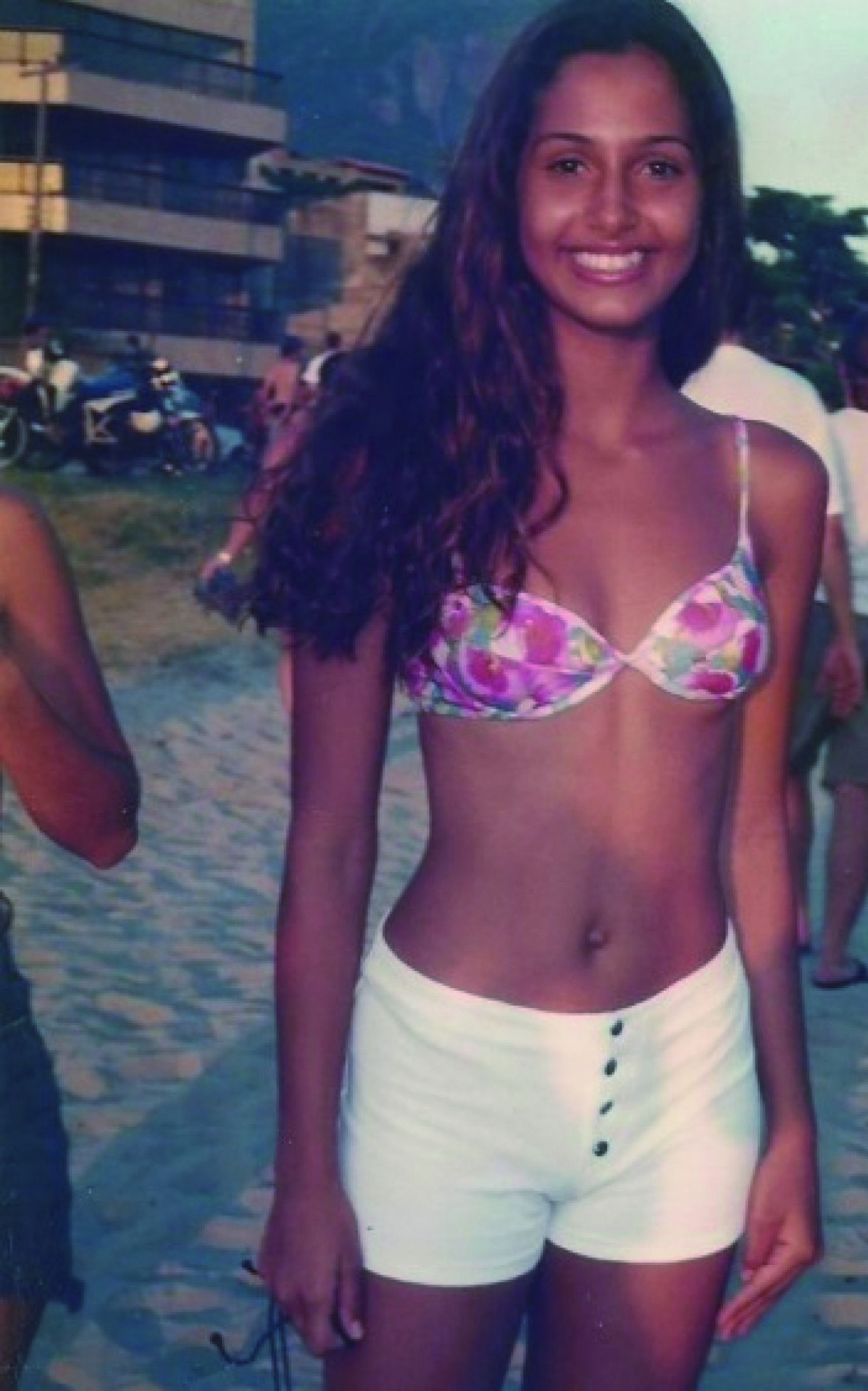 Camila Pitanga recorda foto da juventude nas redes sociais