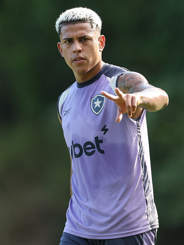 Matheus Martins marcou 2 gols na histórica goleada contra o Fla