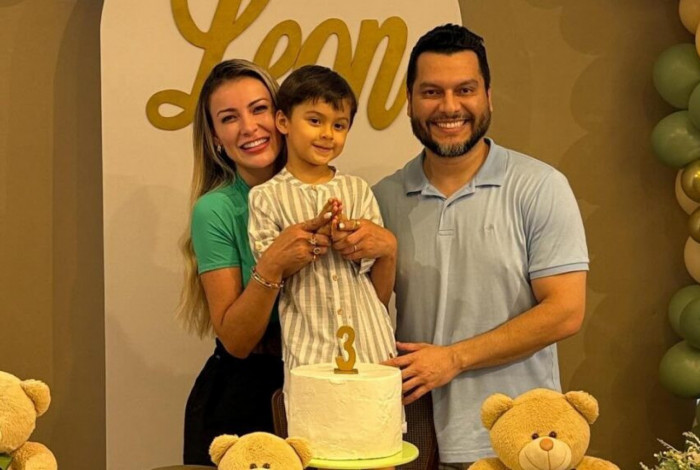 Andressa Urach, o ex-marido e o filho do casal, Leon