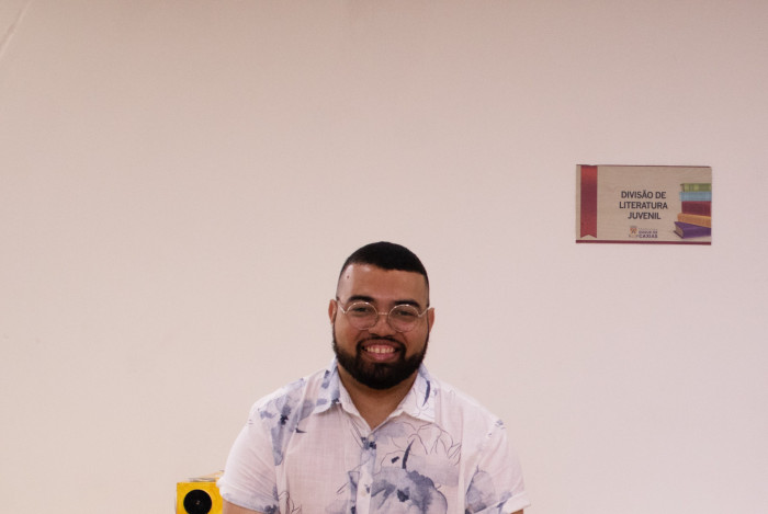 historiador da arte Jo&atilde;o Paulo Ov&iacute;dio, morador de Duque de Caxias, autor do livro 'BXD CRIA: Cr&iacute;tica de Arte'