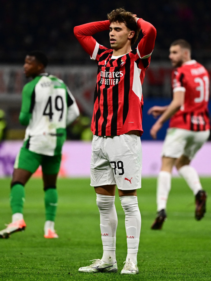 Português João Félix lamenta