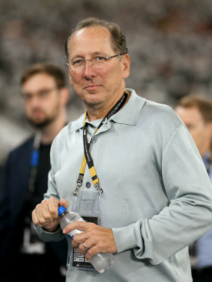 John Textor quer comprar o Bota após confusão com a Eagle