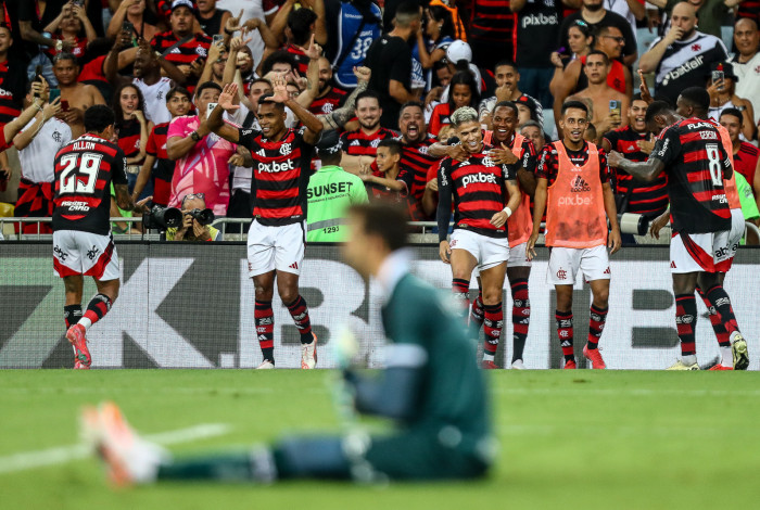 Luiz Araújo marcou o segundo gol do Mengão no jogo, seu terceiro no Carioca