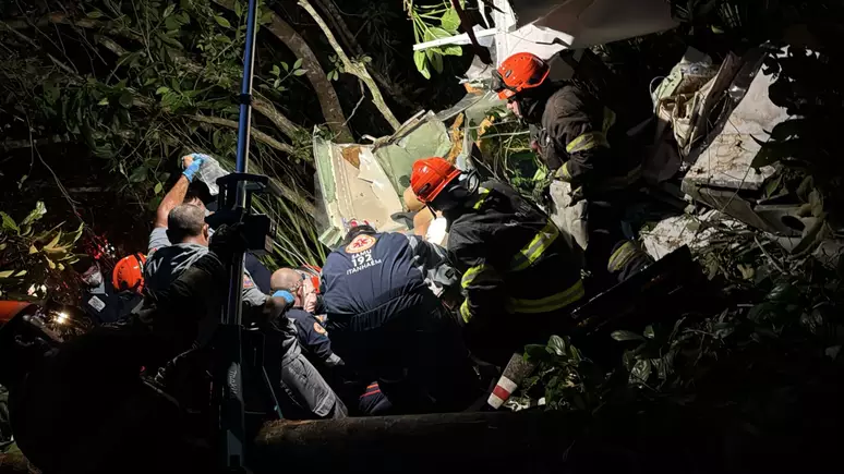 Avião monomotor cai em Itanhaém, perto de aldeia indígena; um homem morreu e outro ficou ferido