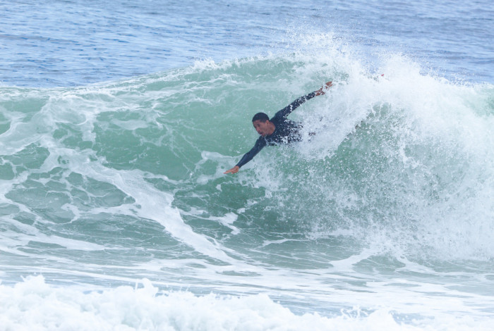 Sandro Henrique Silva, de 21 anos, é um dos principais nomes do bodysurf 