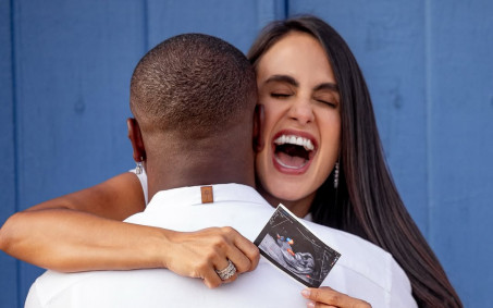 Thiaguinho e Carol Peixinho anunciam gravidez: 'Agora somos 3'