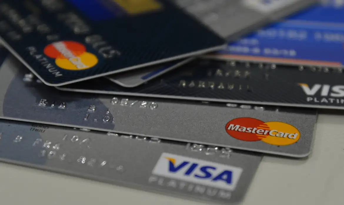 Cart&atilde;o de cr&eacute;dito &eacute; a modalidade de d&iacute;vida mais utilizada, mencionada por 84,6% das fam&iacute;lias endividadas

