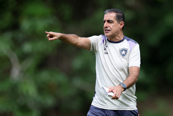 Paiva. Treino do Botafogo, Esoaco Lonier. 28 de Abril de 2025, Rio de Janeiro, RJ, Brasil. Foto: Vitor Silva/Botafogo. 
Imagem protegida pela Lei do Direito Autoral Nº 9.610, DE 19 DE FEVEREIRO DE 1998. Sendo proibido qualquer uso comercial, remunerado e manipulacao/alteracao da obra.
