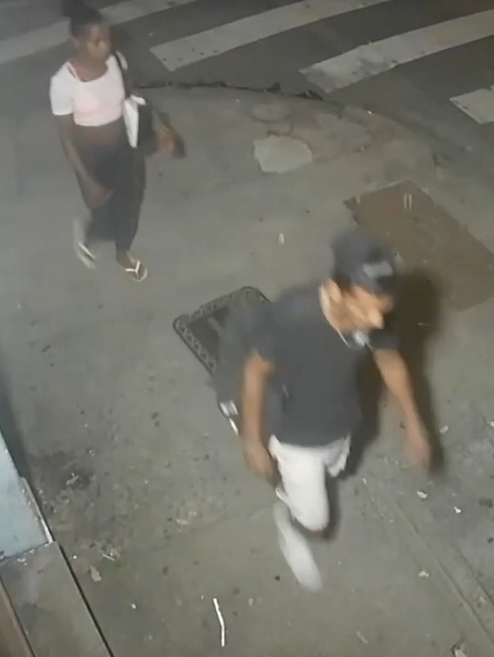 Câmeras flagraram o casal entrando e saindo do restaurante onde a vítima foi assassinada