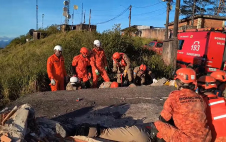 Crianças são resgatadas após laje de casa abandonada desabar em Petrópolis