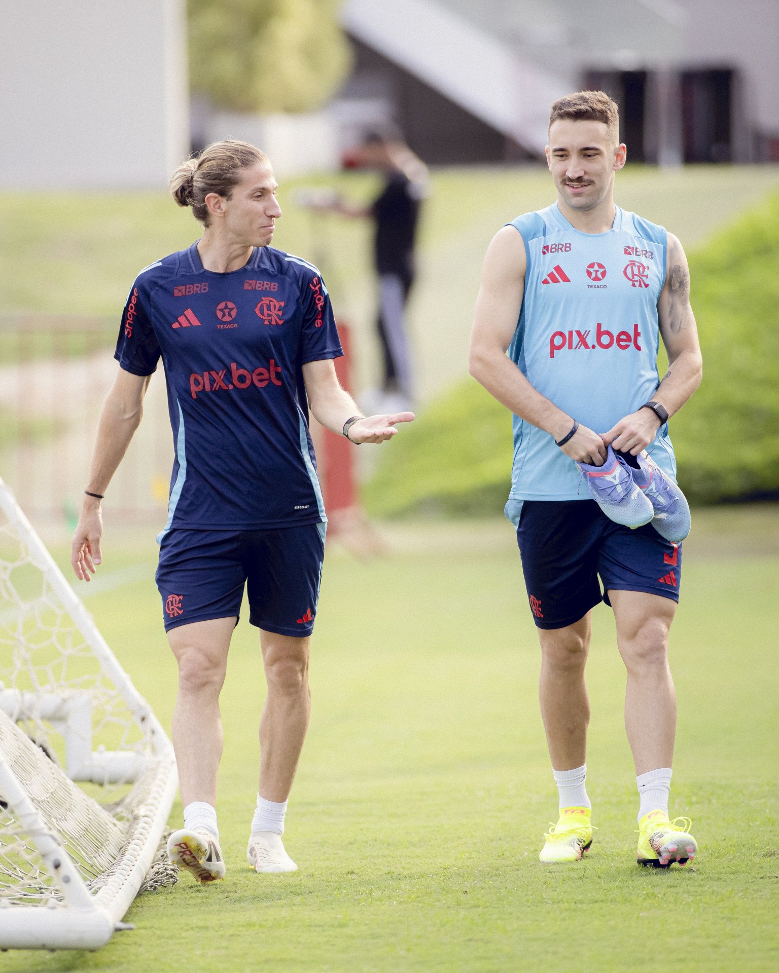 Filipe Luis e Léo Ortiz