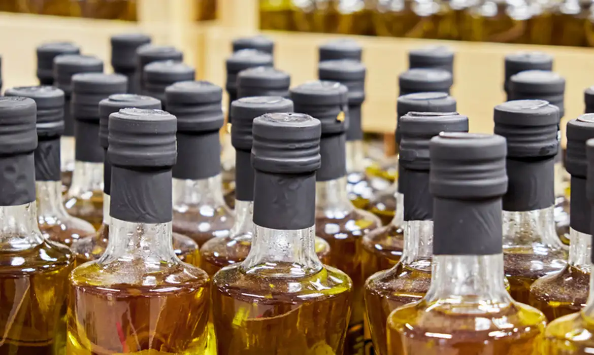 Azeites com proced&ecirc;ncia duvidosa s&atilde;o retirados das prateleiras