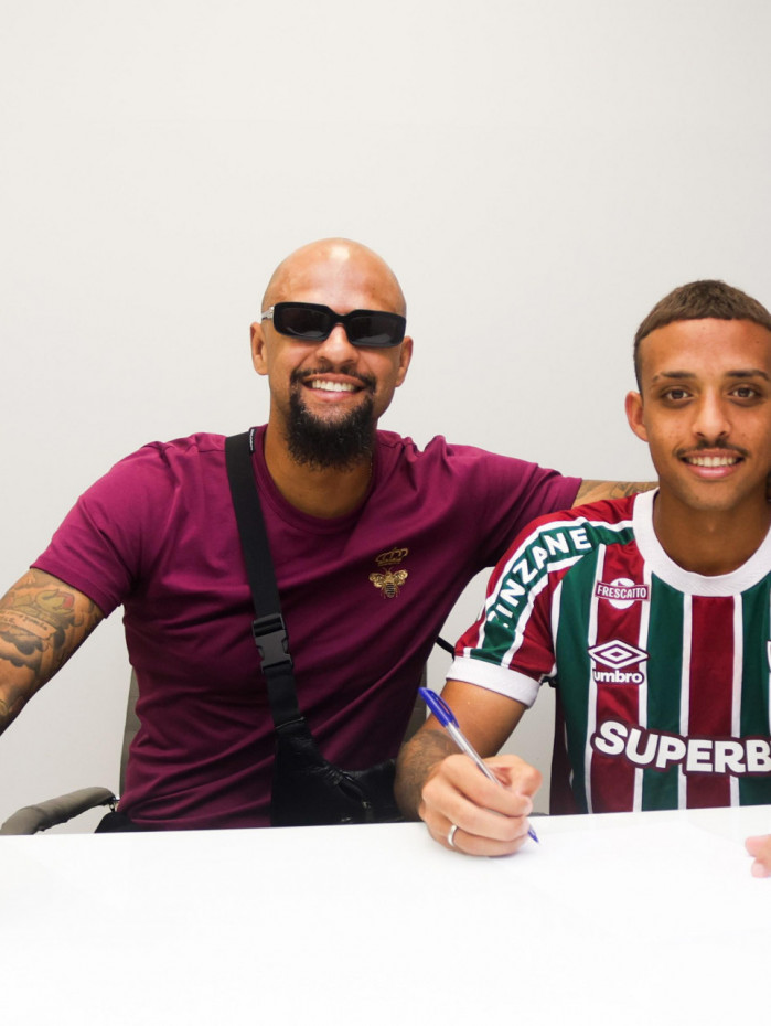 Davi Melo ao lado do pai, Felipe Melo: poucas chances nos profissionais do Fluminense
