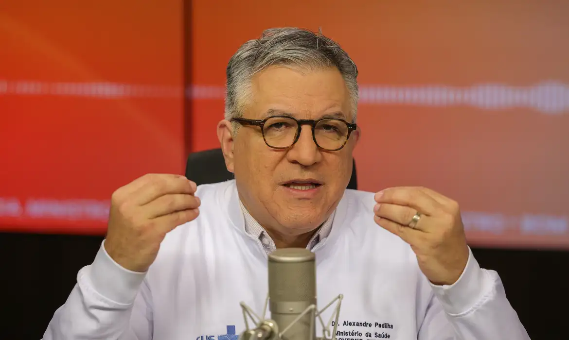 Padilha lembrou que, em 2025, os casos da doen&ccedil;a ca&iacute;ram mais de 70% e os &oacute;bitos mais de 80%