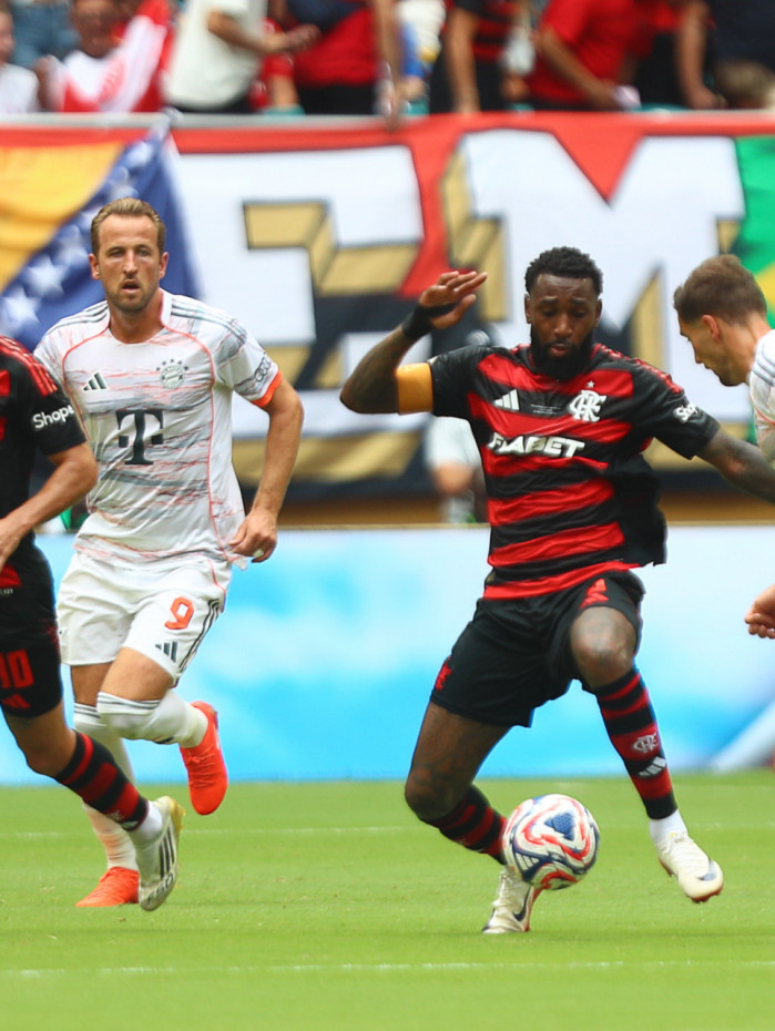 Gerson em a&ccedil;&atilde;o pelo Flamengo contra o Bayern de Munique