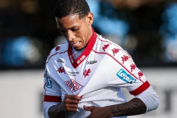 Cristiano marcou um gol sobre o Resende na última vitória do Bangu por 2 a 0  